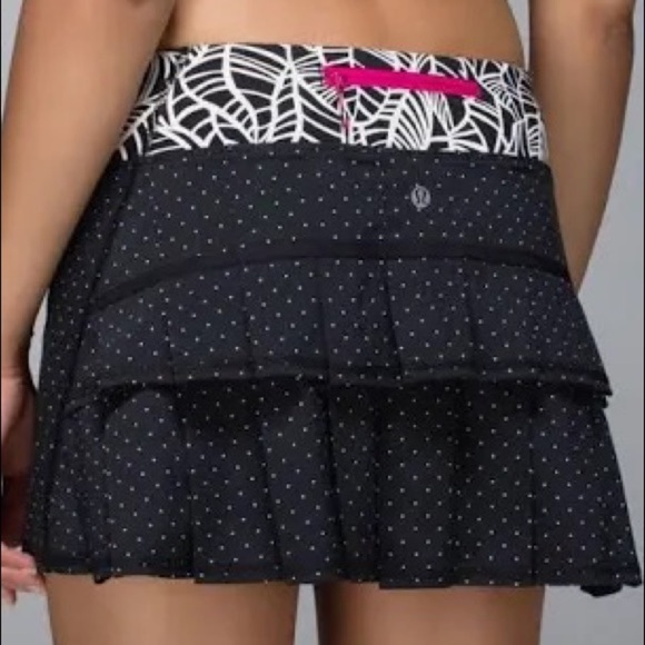 Lululemon Run: Pace Setter Black Polka Dot Skirt, Size 6 - Picture 16 of 16